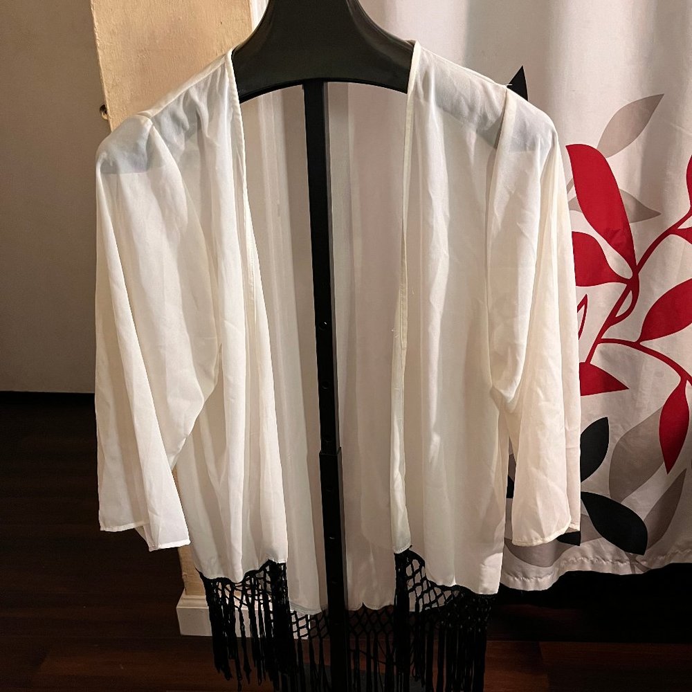 JW style women while medium shawl